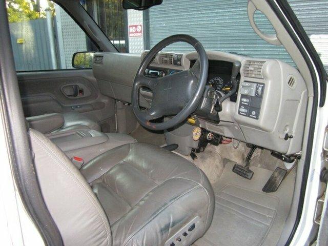 Holden Suburban Owners Manual