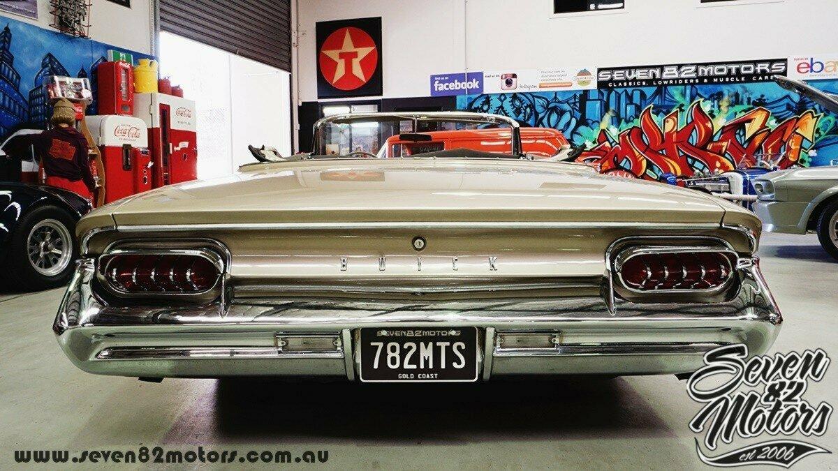 1961 Buick Lesabre 2 Sp Automatic 2d Convertible Jcfd5081443