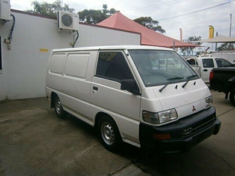2010 mitsubishi express