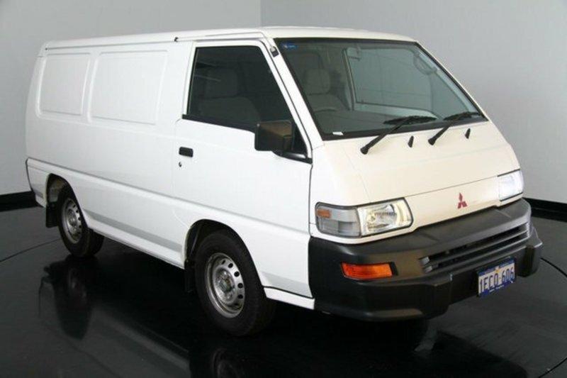 2010 mitsubishi express