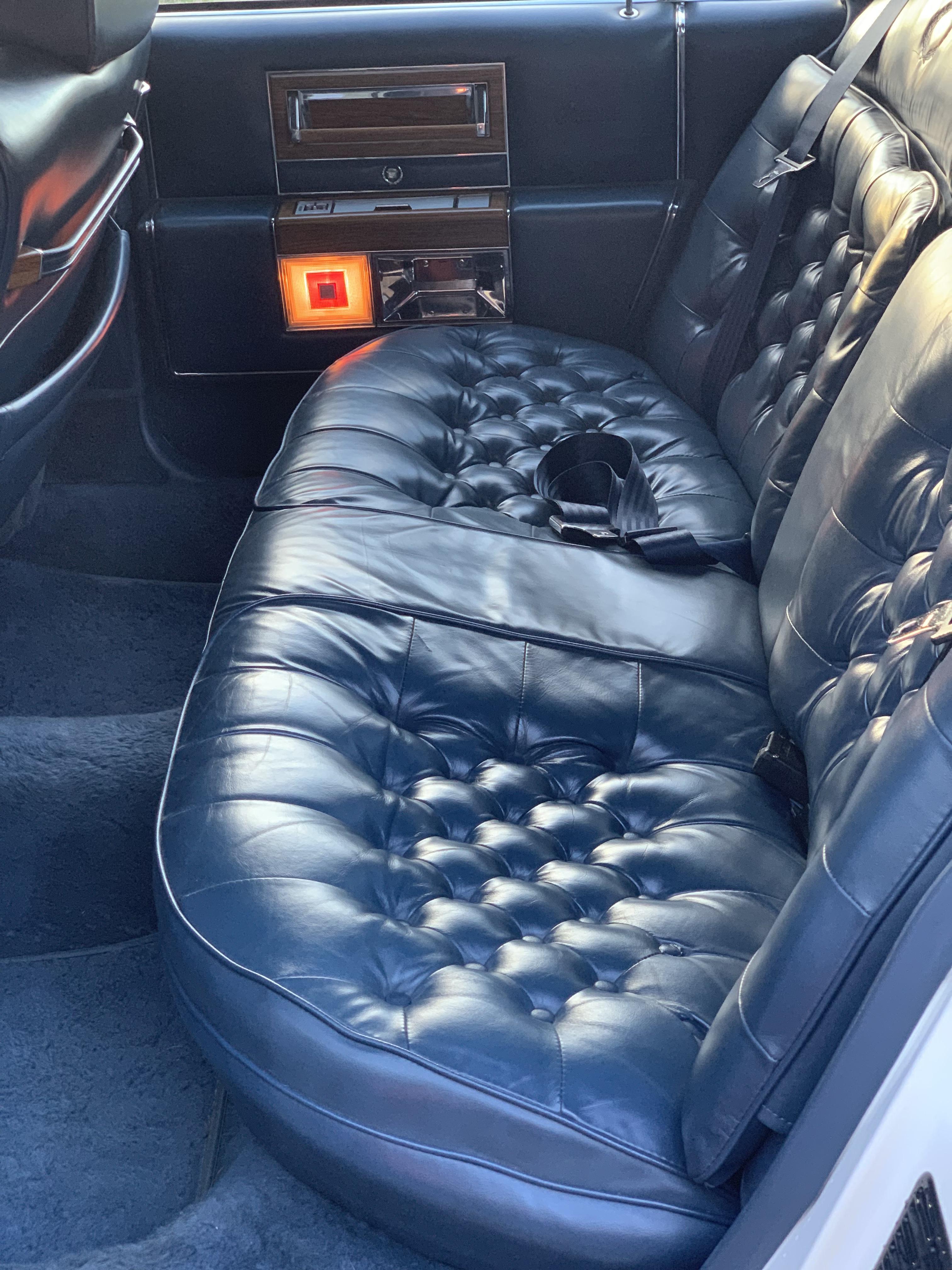 1983 Cadillac Fleetwood Brougham D Elegance Jcw5043986